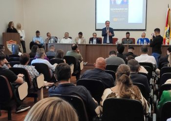 Prefeito eleito Airton Souza anunciou novos secretários em seminário de transição na manhã desta segunda, 23. Foto: Divulgação