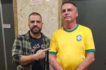 Coruja e Bolsonaro capa