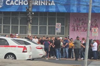 Impeachment entrega de cargos cachoeirinha Vereadores e CCs na Prefeitura, nesta tarde, em foto de grupo de WhatsApp