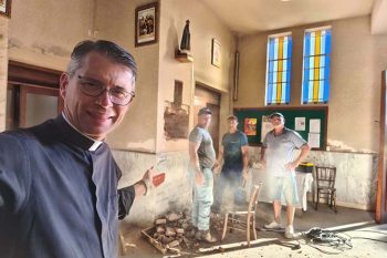 Restos mortais serão guardados na Matriz de Glorinha; padre Scheimann recebeu autorização “com louvor” do cardeal Dom Jaime Spangler