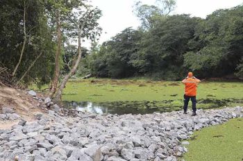 Barragem emergencial feita pela Corsan no Mato Alto, em Gravataí, comprova que represamento da água é solução para falta de água