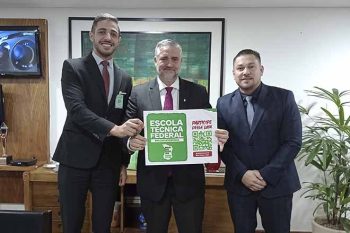 Almansa e Paulinho da Farmácia com ministro Pimenta, no Palácio do Planalto