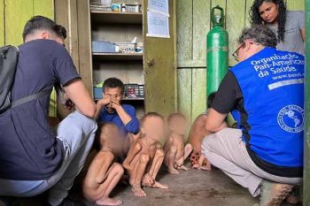 Técnicos do Ministério da Saúde resgataram crianças Yanomami em estado grave por quadros severos de desnutrição e malária | Foto Condisi-YY | Divulgação
