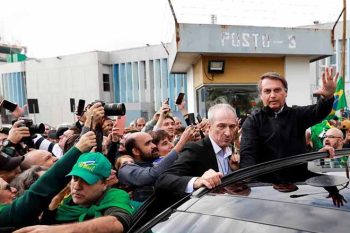 Jair Bolsonaro em Porto Alegre | Foto REUTERS/Diego Vara)