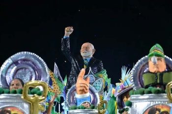 Desfile da Acadêmicos de Niterói homenageou o presidente Lula / Alex Ferro - Riotour