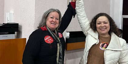 Vitalina (D) cm Adelaide, após a divulgação do resultado da eleição