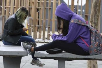 Um em cada cinco adolescentes brasileiros entre 12 e 17 anos sofreu algum tipo de violência, exploração ou abuso sexual facilitado pela tecnologia em um período de um ano, conforme dados divulgados por agências como o Unicef