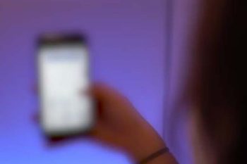 ameças mulher celular