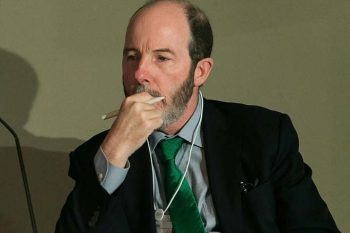 armínio fraga Armínio Fraga, economista que defendeu o congelamento do salário mínimo por seis anos como parte de um ajuste fiscal para conter os gastos públicos
