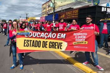 Ato público pela educação aconteceu nesta quinta, em Gravataí