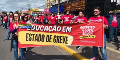Ato público pela educação aconteceu nesta quinta, em Gravataí