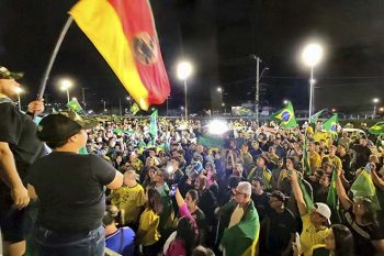 Bolsonaristas de Gravataí e Cachoeirinha em frente à Havan, na 118 / Foto ALÔ GRAVATAÍ