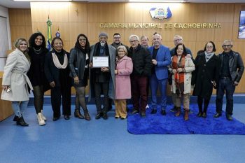 Homenagem foi entregue nesta terça / Foto ANDRÉ BOEIRA