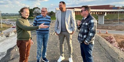 Zaffa com Costella, Dimas e Davi, em junho de 2025, vistoriando as obras do complexo viário da ERS-118 — obra entregue em dezembro daquele ano