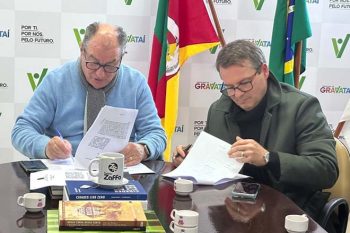 Zaffa e Davi, assinando convênios de R$ 20 milhões para Gravataí