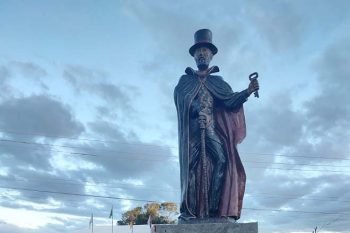 Gravataí tem monumento em homenagem ao Exú Bará da Rua, na rótula do Distrito Industrial