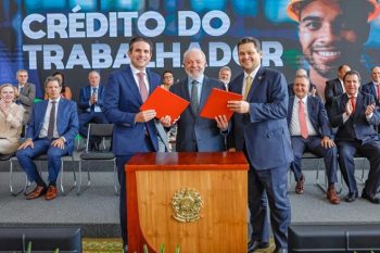 Presidente Lula assinou a MP do Crédito do Trabalhador ao lado dos presidentes da Câmara, Hugo Motta, e do Senado, Davi Alcolumbre. Foto: Ricardo Stuckert / PR