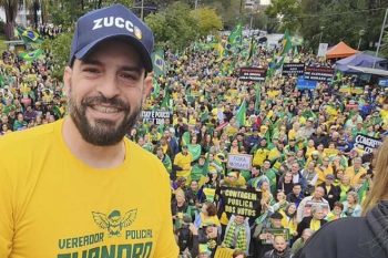 Coruja no ato bolsonarista no Parcão, em Porto Alegre, neste domingo