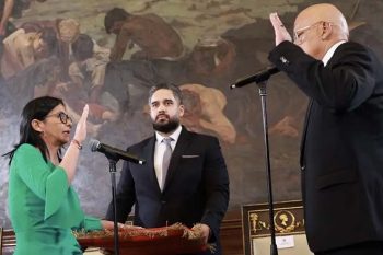 Presidente interina, Delcy Rodríguez, opera para manter coeso o bloco histórico chavista e mobilizada sua base social