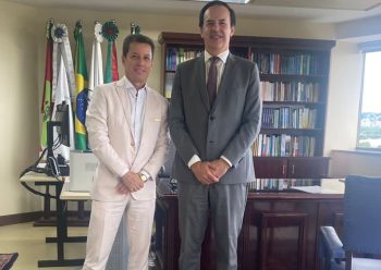 Gilson Oliveira, presidente da Câmara de Canoas interino, visitou o presidente do TRF4, desembargador Fernando Quadros e Silva. Foto: Divulgação