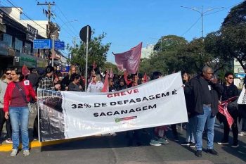 Servidores fizeram um dia de greve em Cachoeirinha - Foto: Andressa Marques/Simca