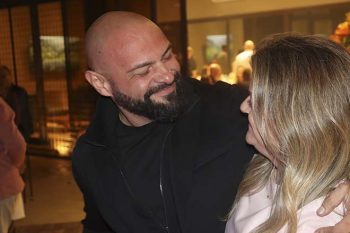 Jean comemorou os 44 anos em festa com amigos na sexta, 31