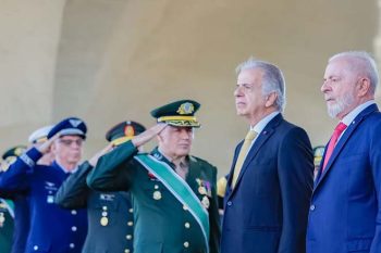josé mucio e lula com militares