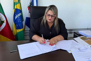 Prefeita interina Jussara Caçapava