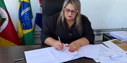 jussara-cacapava-mesa-prefeita