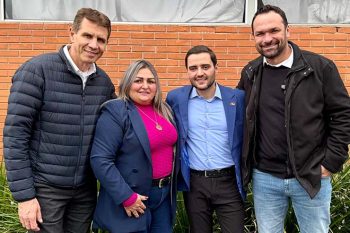 Jussara hoje, com Gabriel, Polo e Dimas / Foto: Joel Vargas