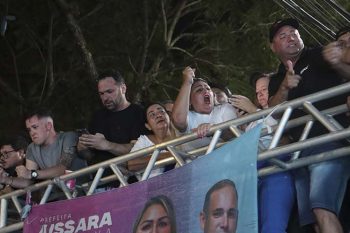 Jussara vibra, no comitê central da campanha, após a confirmação da eleição / Foto: GG