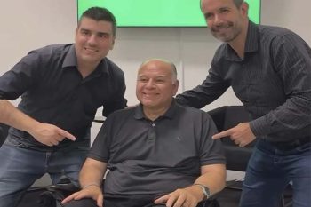 Levi, com Régis e Palaver,  no evento do Podemos