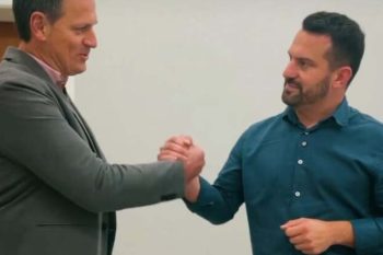 Bortoletti (D) e Maninho (E) voltam à Prefeitura, com decisão desta sexta