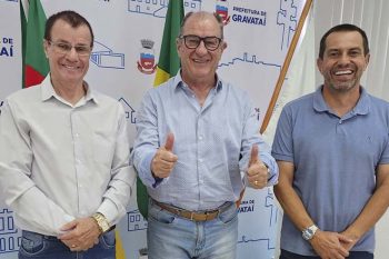 Zaffa, entre Mário (E) e Evandro (D), no Gabinete do Prefeito