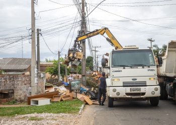 Mutirão de limpeza na cidade foi intensificado a partir desta segunda-feira, 26. Foto: Renan Caumo/ECom PMC