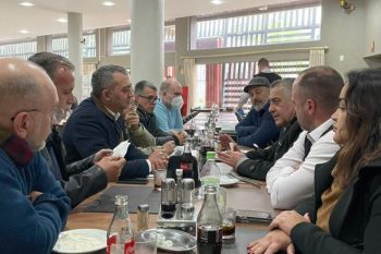 Edegar Pretto e os petistas Paulo Ritter e Nelsinho Metalúrgico almoçaram com Nedy e o staff do Avante na Churrascaria Vitória