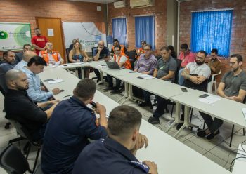 Gabinete de Crise se reuniu na tarde desta quinta-feira, 18, com representantes da RGE e da Corsan para tratar da retomada do serviço de fornecimento de água e luz em Canoas. Foto: Renan Caumo/ECom PMC