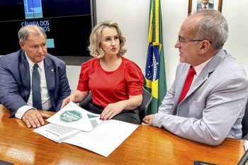 Patrícia Alba com Alceu Moreira e Dionilso Marcon, em Brasília