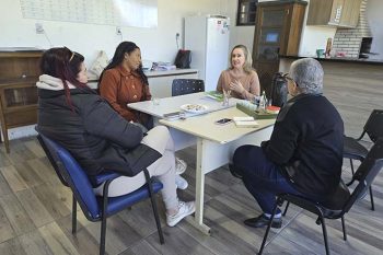 Deputada de Gravataí recebeu mães como presidente da Comissão de Educação da AL