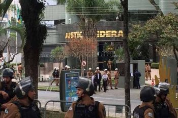 Grande operação policial evita chegada de manifestantes na justiça federal de Curitiba