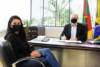 Prefeito Miki Breier e secretária Aline Mello