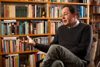 Eduardo Giannetti, durante a entrevista. Foto LUÍS SIMIONE