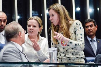 Gleisi Hoffmann e Vanessa Grazziotin com o presidente do Senado Renan Calheiros