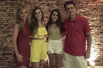 Bruno Kahle com a esposa Cláudia e as filhas Júlia e Paula: cafezinho com o ministro Zavascki na praia de Xangri-Lá