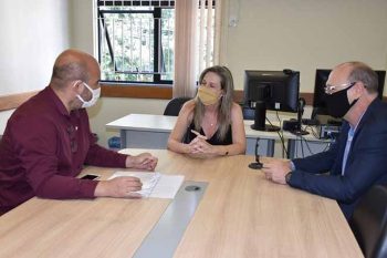 Visita à promotora de Cachoeirinha aconteceu por iniciativa do prefeito e do secretário da Saúde