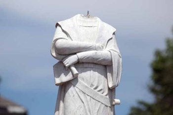 Estátua decapitada de Cristóvão Colombo em Boston