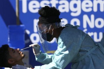 Testagem, vacinação, todos os cuidados de higiene e uso de máscara são essenciais para o controle da pandemia. Foto: Agência Brasil