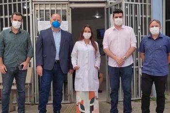 O prefeito interino Dr. Levi Melo e o secretário municipal da Saúde, Régis Fonseca, acompanharam os atendimentos do Programa Saúde na Hora