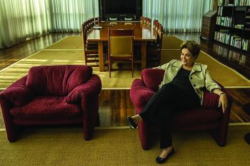Dilma, em foto de Marlene Bergamo que ilustra a entrevista na Folha