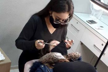 Esteticistas da One Beauty Lounge atenderam profissionais de saúde do hospital de Gravataí